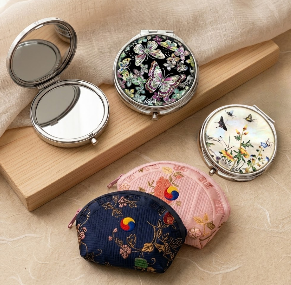 Korean Mother-of-Pearl Gift Set – Mirror, Pouch & Bojagi Wrapping